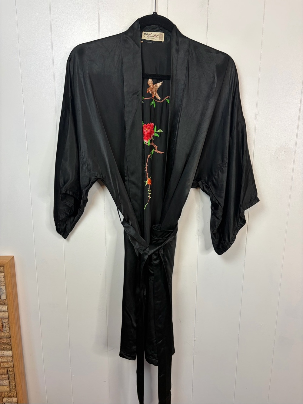 Vintage Chinese Black Satin Kimono Robe Embroidered Birds Roses Lounge medium - Picture 2 of 10
